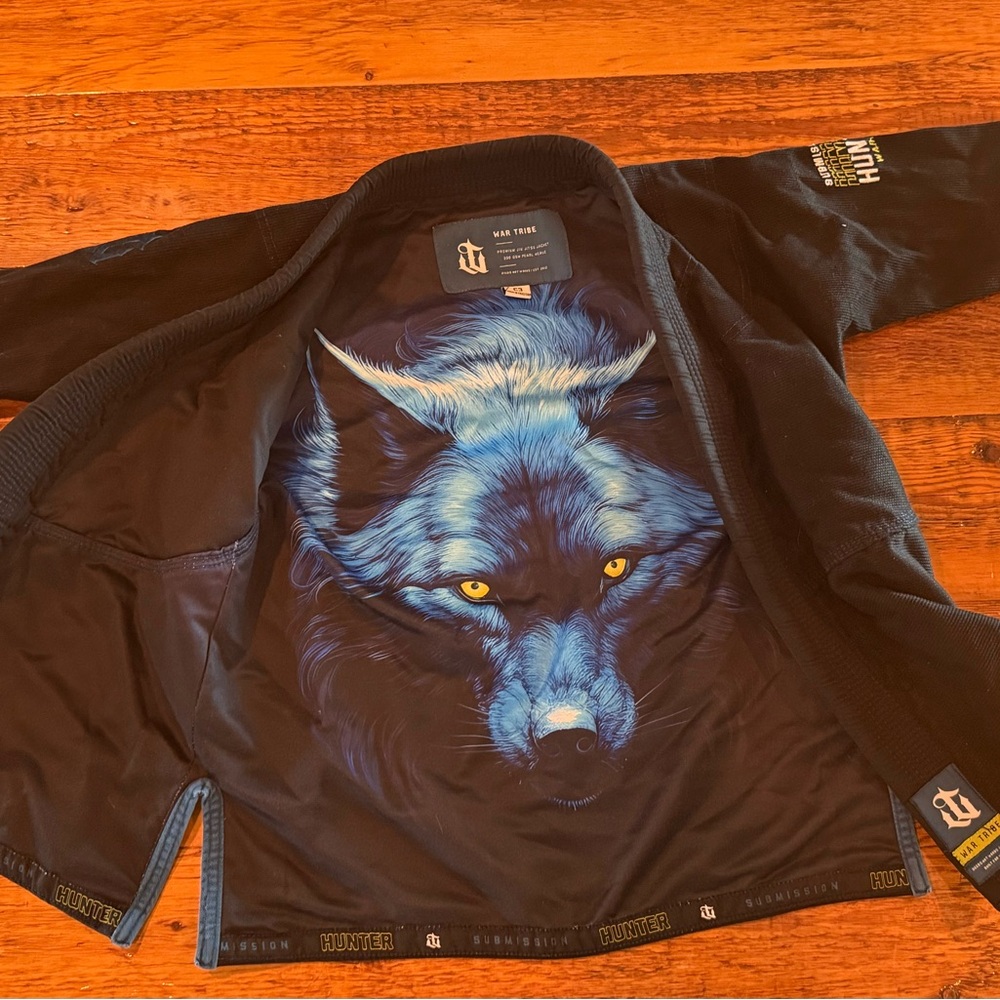 War Tribe Black and Blue Wolf Gi set. 5 pair of Spats & rash guard.